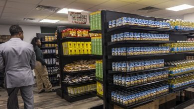 Grocery stores that donate expiring food − instead of price discounting or discarding − make higher profits