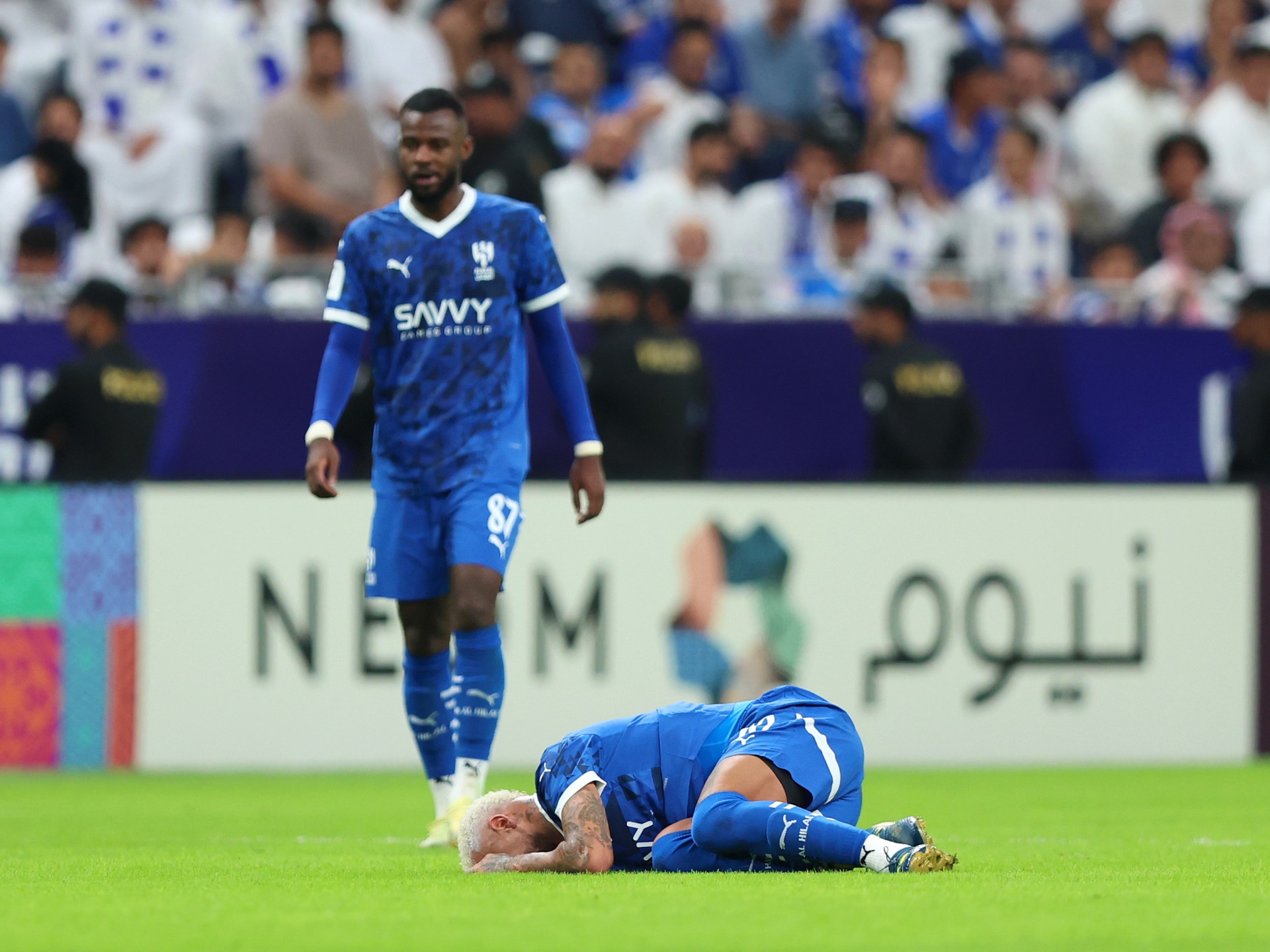 نيمار يثير غضب جماهير الهلال بسبب تصرفه مع أحد الإداريين | رياضة نيمار يثير غضب جماهير الهلال بسبب تصرفه مع أحد الإداريين | رياضة