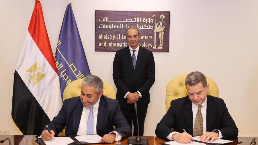 وزير الاتصالات يشهد إطلاق برنامج IT Invest بالتعاون بين إيتيدا وFlat6Labs لدعم الشركات التكنولوجية الناشئة وزير الاتصالات يشهد إطلاق برنامج IT Invest بالتعاون بين إيتيدا وFlat6Labs لدعم الشركات التكنولوجية الناشئة